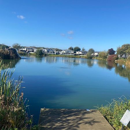 Hot Tub. Countryside. Coast. 5* Patrington Haven Leisure Park, East Yorkshire Villa Exterior photo